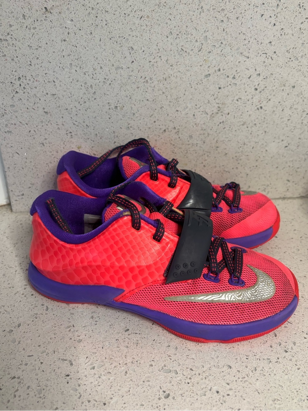 Kids size 12C Nike hyper punch shoes, #E1339